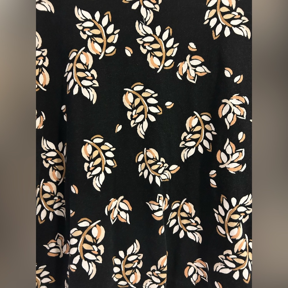 Croft & Barrow Black and White Leaf Pattern 3/4 Long Sleeve Top - Picture 2 of 7